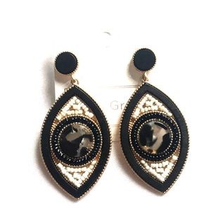 3/$20🌟 Beautiful eye looking earrings